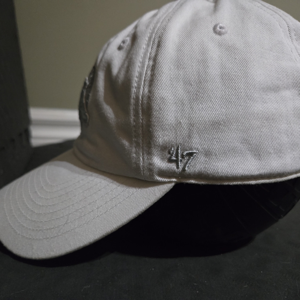 White Embroidered Cap - Picture 3 of 6